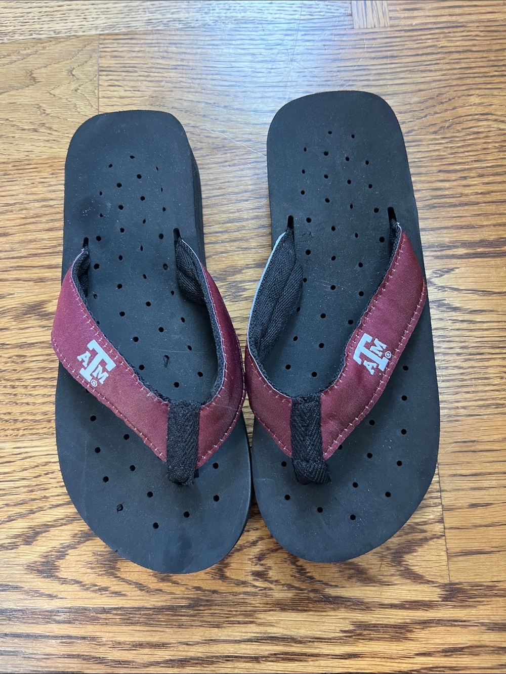 Texas A&M Maroon and Black Kids' Flip Flops size 7 boys